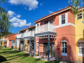 Exterior - Lake Berkley Townhome only 15 min to Disney (Kissimmee)