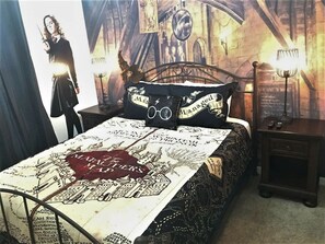 5 bedrooms, desk, iron/ironing board, travel crib