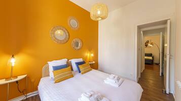 1 slaapkamer, een strijkplank/strijkijzer, wifi, beddengoed