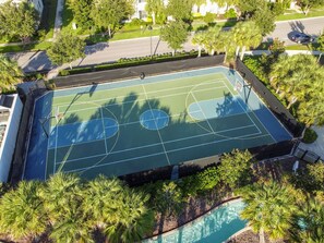 Sports court - Spacious Home w/ Pool&BBQ near Theme Parks (Kissimmee)