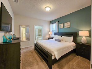 6 chambres, fer et planche à repasser, lit de bébé portatif