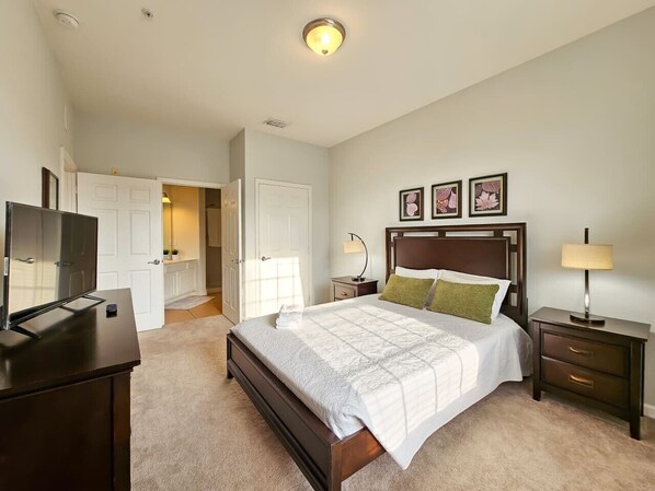 3 chambres, bureau, fer et planche à repasser, lit parapluie