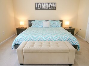 Desk, iron/ironing board, travel crib, WiFi - Large Condo 5 min to Universal  Convention Center (Orlando)