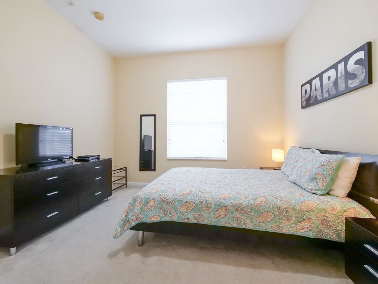 3 bedrooms, desk, iron/ironing board, travel cot