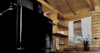 The Primrose Cabin with Mountain Views