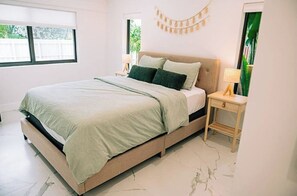 4 slaapkamers, een strijkplank/strijkijzer, reisbedje, gratis wifi