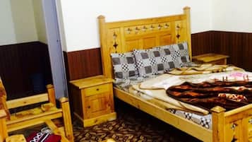 Cortines opaques, wifi gratuïta i roba de llit