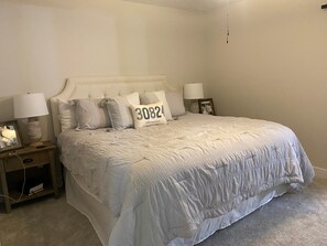 3 bedrooms, iron/ironing board, free WiFi, bed sheets - The Blue House - Available for Master’s Week (Thomson)