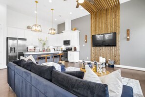 Smart TV, offices - A Stylish-luxe 3 bedroom home away Next to the MD Anderson!!! (Houston)