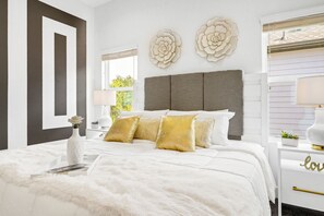 3 bedrooms, desk, iron/ironing board, free WiFi - A Stylish-luxe 3 bedroom home away Next to the MD Anderson!!! (Houston)