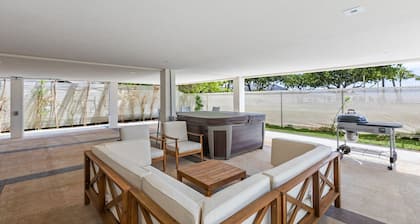 The Makai Manor - Beautiful Newly Built Spacious Home