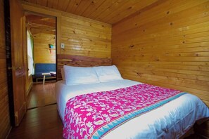 2 bedrooms, free WiFi, bed sheets - The Sunflower Cabin with Mountain Views (Lake City)
