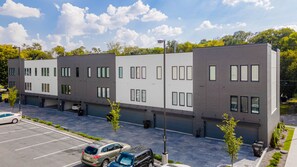 Exterior - ** SLEEPS 24**  Keep the Secret 3 - *2 Units * 8BR* 8BA * Amazing townhomes* (Nashville)