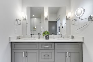 Combined shower/bathtub, hair dryer, towels, soap - ** SLEEPS 24**  Keep the Secret 3 - *2 Units * 8BR* 8BA * Amazing townhomes* (Nashville)