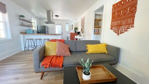 Smart TV - Park Circle Chateau - Newly Renovated (North Charleston)