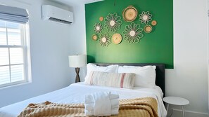 2 bedrooms, desk, iron/ironing board, free WiFi - Park Circle Chateau - Newly Renovated (North Charleston)