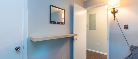 3 habitaciones, tabla de planchar con plancha, cuna de viaje y wifi