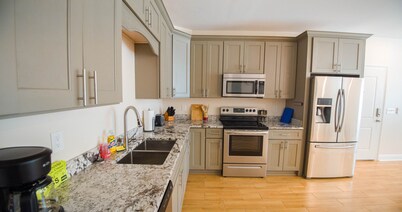 🔥STEPS 2 BEACH❤️ | SLEEPS 6 + NEAR CASINOS