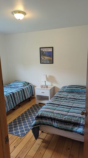 2 bedrooms, iron/ironing board, free WiFi, bed sheets - PEI cottage, water views, fire pit, A/C, 25 mins from Charlottetown - Donaldston (Mount Stewart)