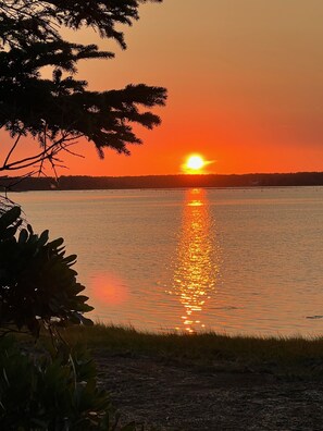 Beach nearby - PEI cottage, water views, fire pit, A/C, 25 mins from Charlottetown - Donaldston (Mount Stewart)