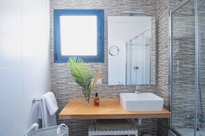 Douche, serviettes fournies