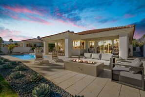 Piscina all'aperto, una piscina riscaldata