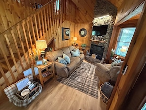 Smart TV, fireplace, video games - ★ Smokies Cabin Tree House Retreat, Pet-Friendly ★ (Sevierville)