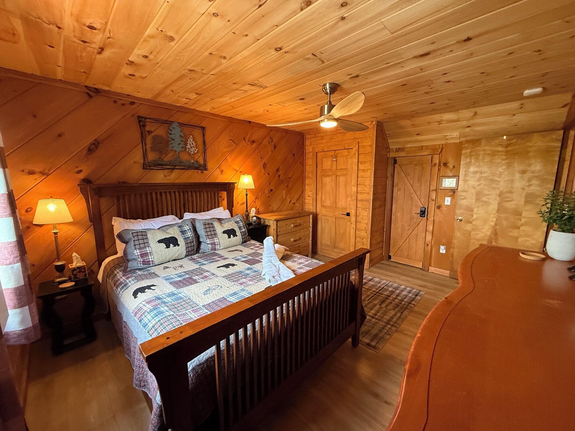 2 habitaciones, tabla de planchar con plancha y wifi gratis 