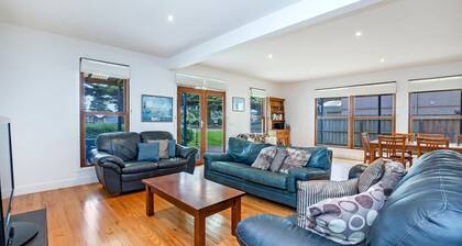 Ideal family home a just a stones through from the popular Little East Beach