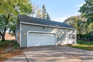 Exterior - Relaxing Home, Family friendly, close to Malls, 5 miles to DT St. Paul  (Little Canada)