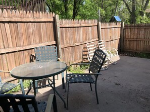 Outdoor dining - Relaxing Home, Family friendly, close to Malls, 5 miles to DT St. Paul  (Little Canada)