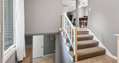 Relaxing Home, Family friendly, close to Malls, 5 miles to DT St. Paul