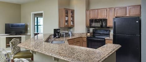 Réfrigérateur, micro-ondes, four, plaque de cuisson