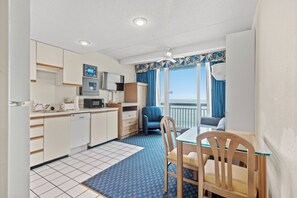 Dining - Cozy 1 BR Oceanfront (Myrtle Beach)