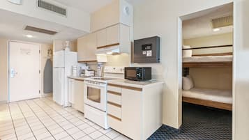 Refrigerador, microondas, horno y lavavajillas