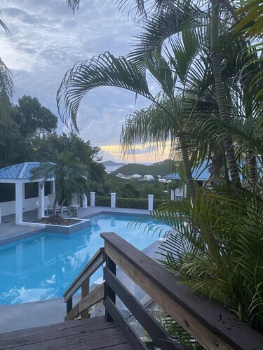 Oceanview - Beautifully Updated 2 Bedroom Condo