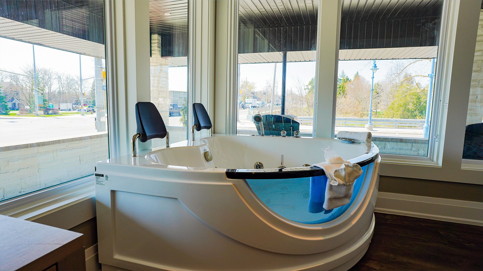 executive jacuzzi suite | 1 bedroom, premium bedding, free wifi, bed sheets