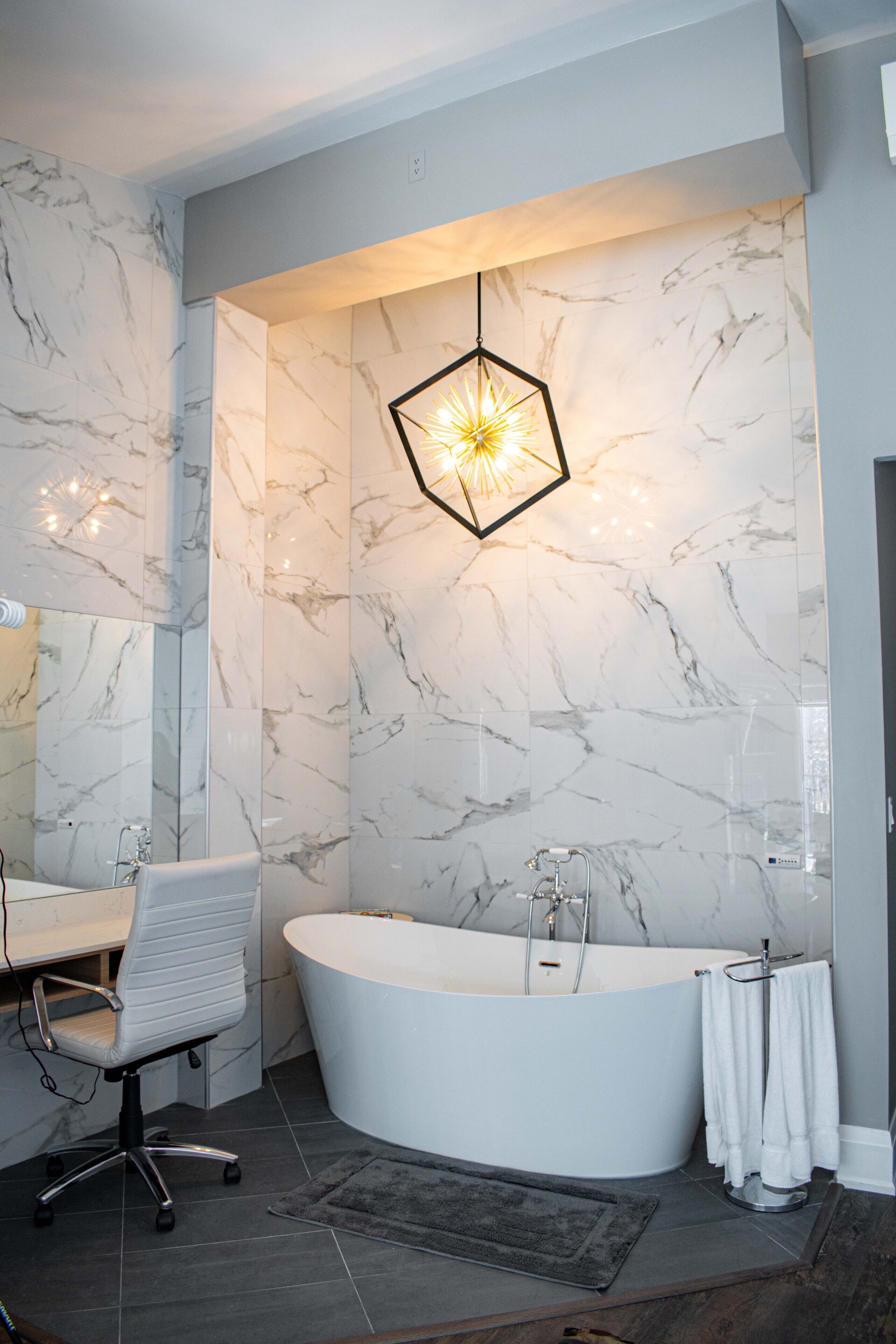 honeymoon suite | 1 bedroom, premium bedding, free wifi, bed sheets