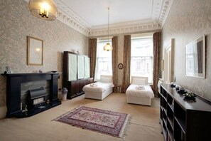 1 bedroom, desk, free WiFi, bed sheets