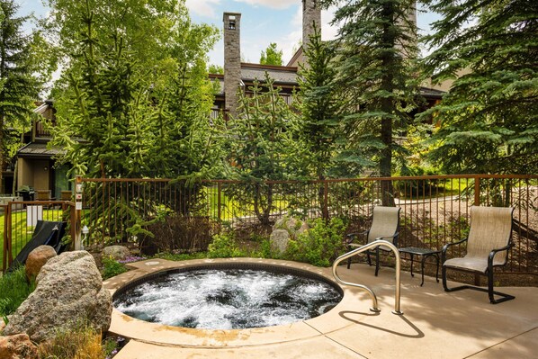 Condo (Ridge 27) | Exterior