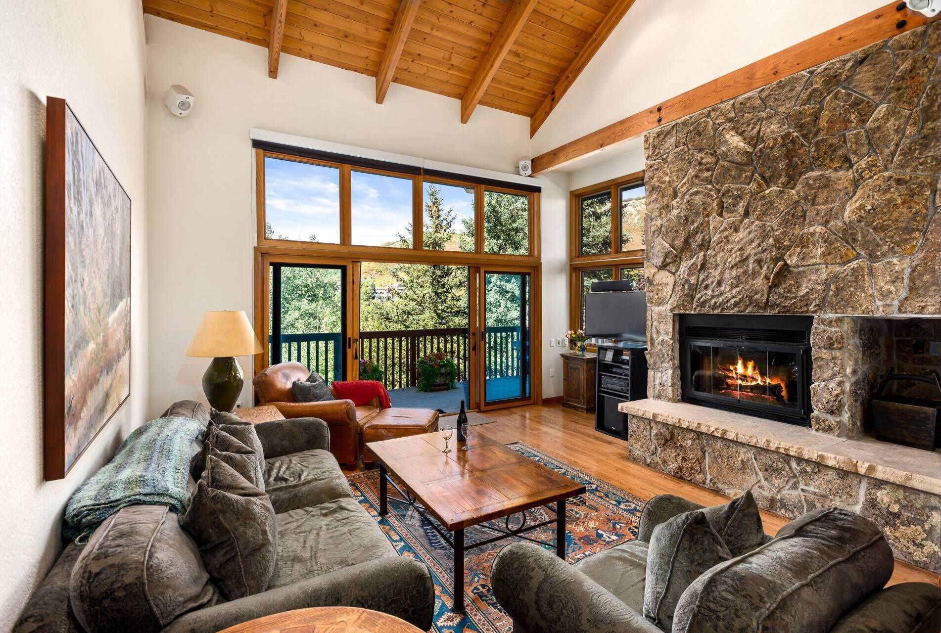 公寓客房 (Ridge 27) | 起居區 | 電視