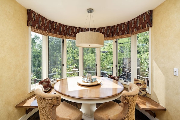 Condo (Deerbrook C3) | Comedor