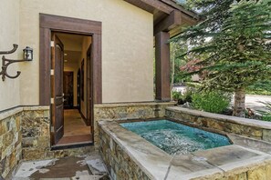 บ้านพัก (Fox Crossing Luxury Home) | สปา