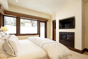 House (Fox Crossing Luxury Home)