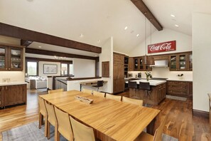 House (Fox Crossing Luxury Home) | Dining room