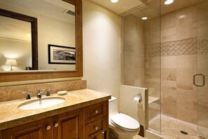 House (Fox Crossing Luxury Home) | Bathroom