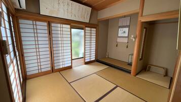 Traditional House | 1 bedroom, individually decorated, desk, laptop workspace