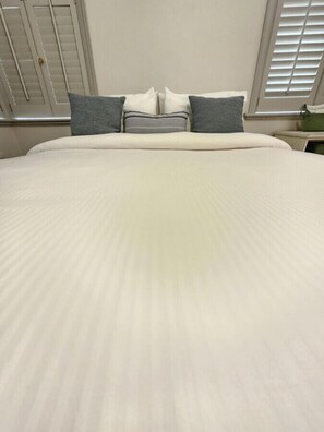 1 habitación, tabla de planchar con plancha, wifi gratis y ropa de cama