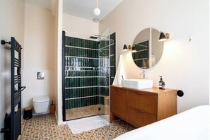 Bathtub, hair dryer, towels, soap