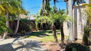 Property grounds - Family Hacienda Retreat •Heated Pool & Spa •Pet Friendly•Near Beaches & SeaWorld (San Diego)